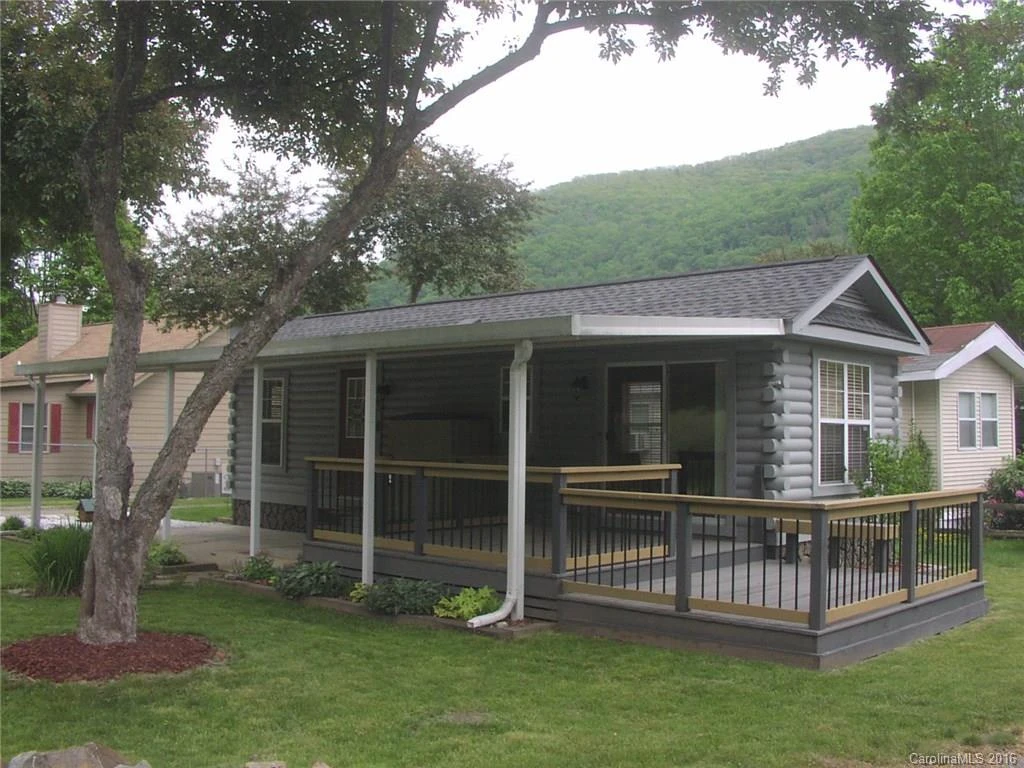 83 Crabapple Lane