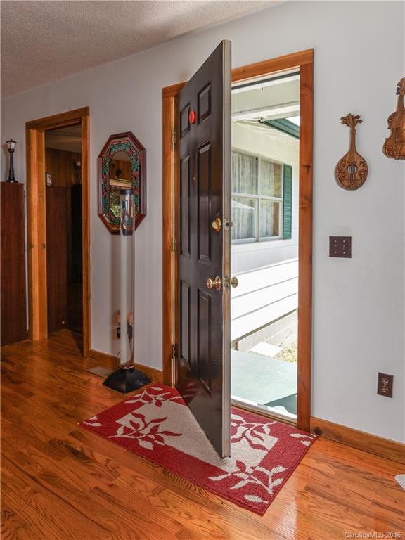 915 Holbert Road - Photo 2