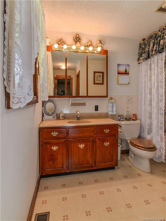 915 Holbert Road - Photo 11
