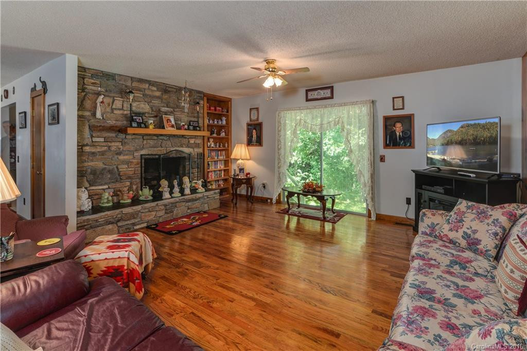 915 Holbert Road - Photo 3