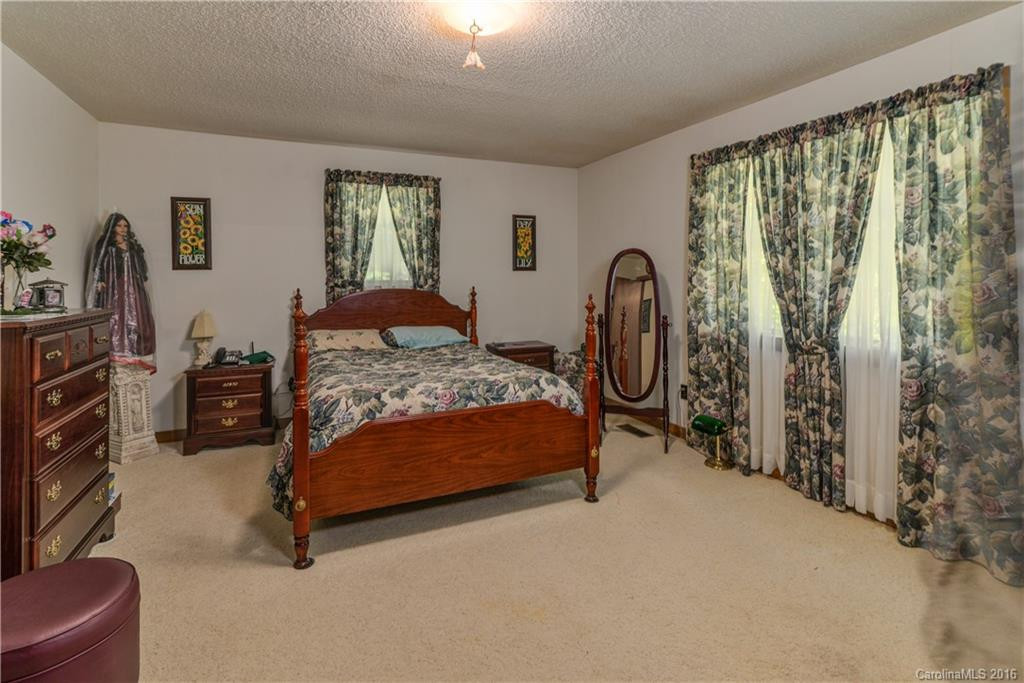 915 Holbert Road - Photo 10
