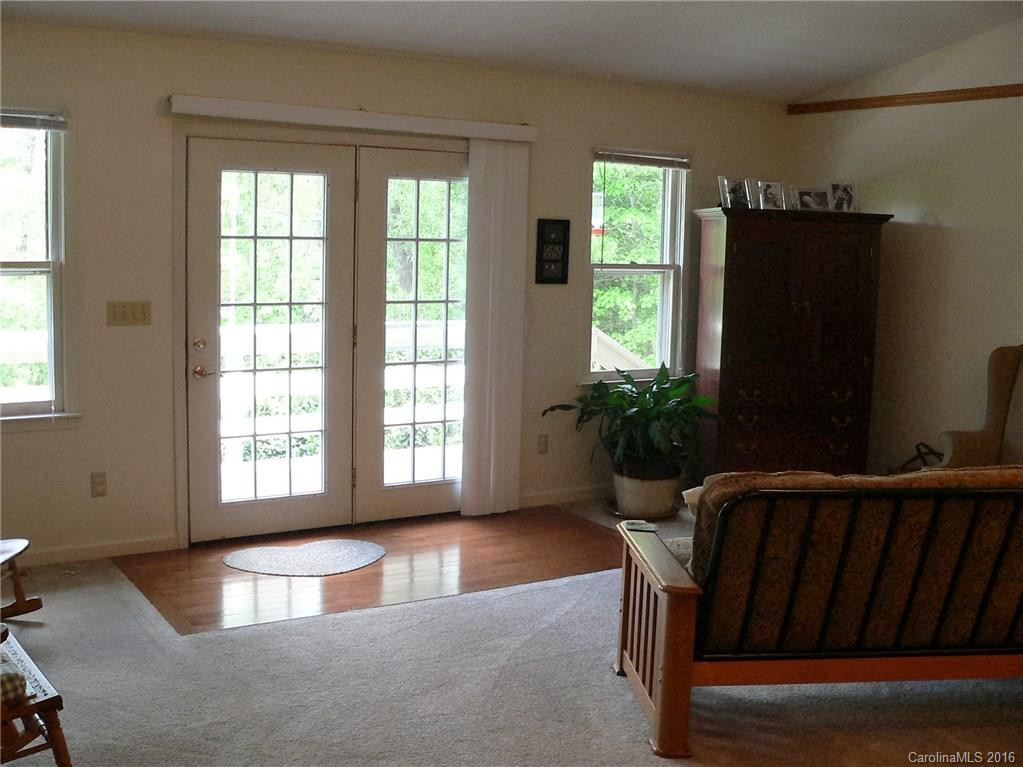 179 Woods Drive - Photo 2