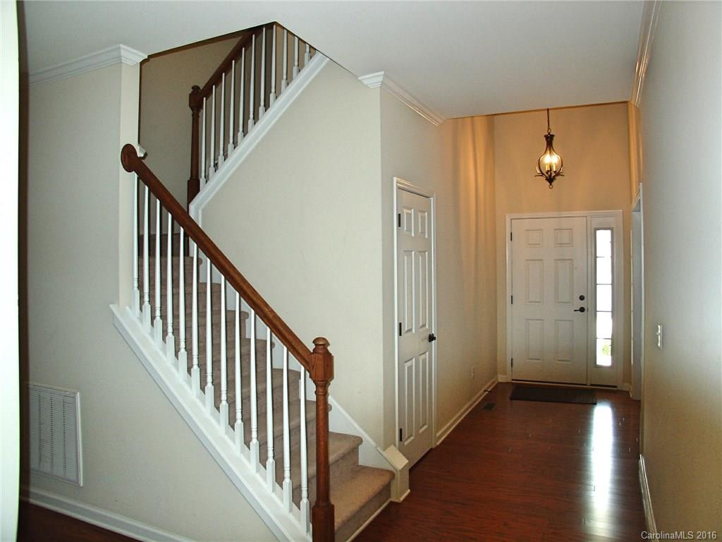 1 Dansford Lane - Photo 2