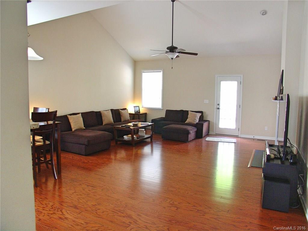 1 Dansford Lane - Photo 4