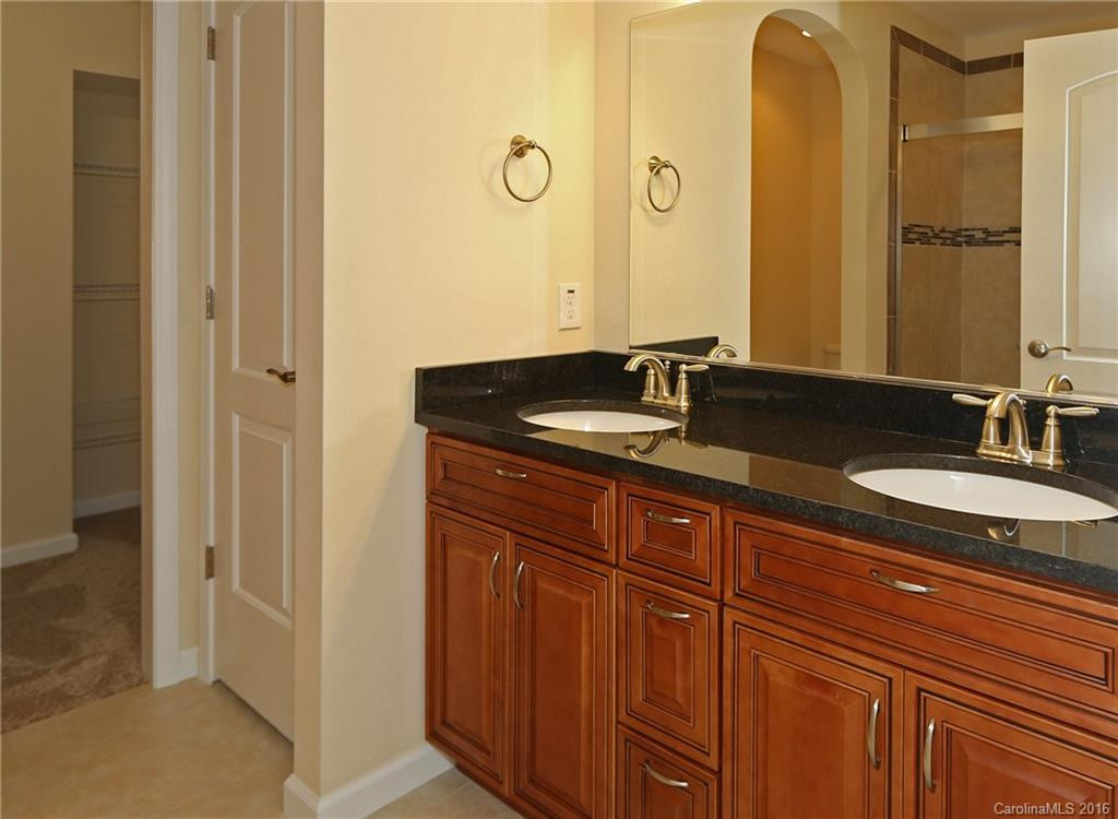 39 Autumn Breeze Drive #5 - Photo 10