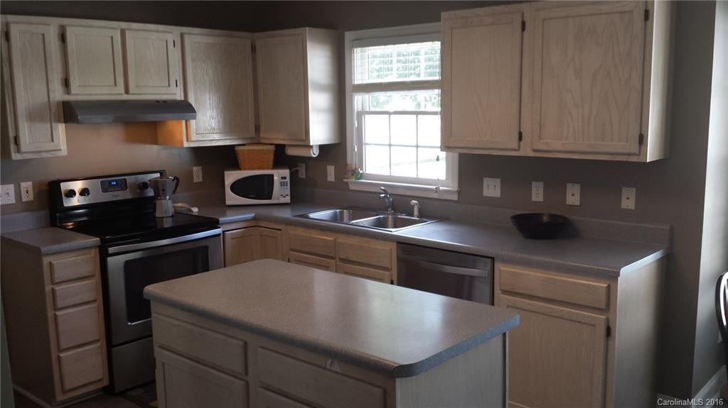 1015 Thorncrest Drive - Photo 3