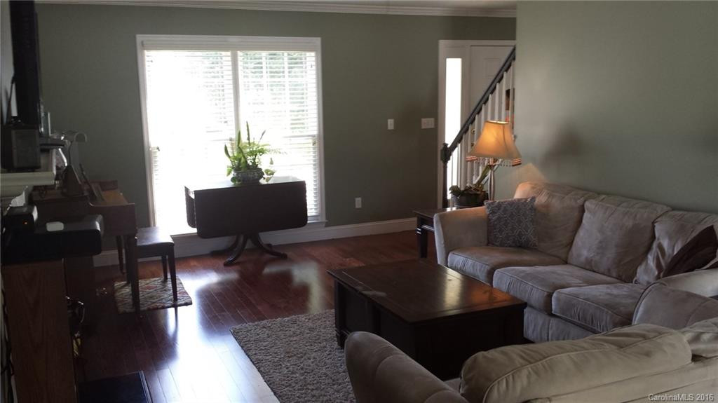 1015 Thorncrest Drive - Photo 5