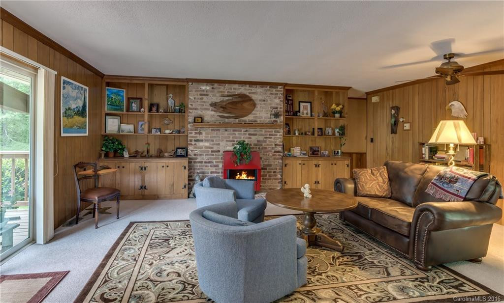 1065 Howard Gap Road - Photo 2