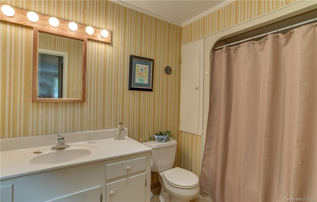 1065 Howard Gap Road - Photo 15