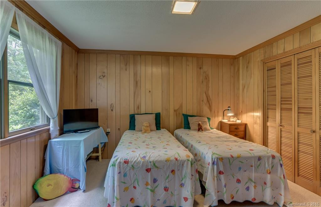 1065 Howard Gap Road - Photo 16