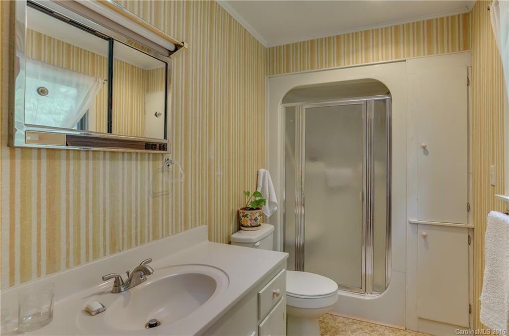 1065 Howard Gap Road - Photo 17
