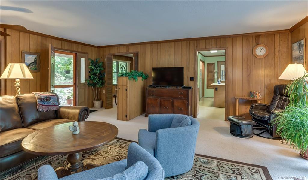 1065 Howard Gap Road - Photo 3