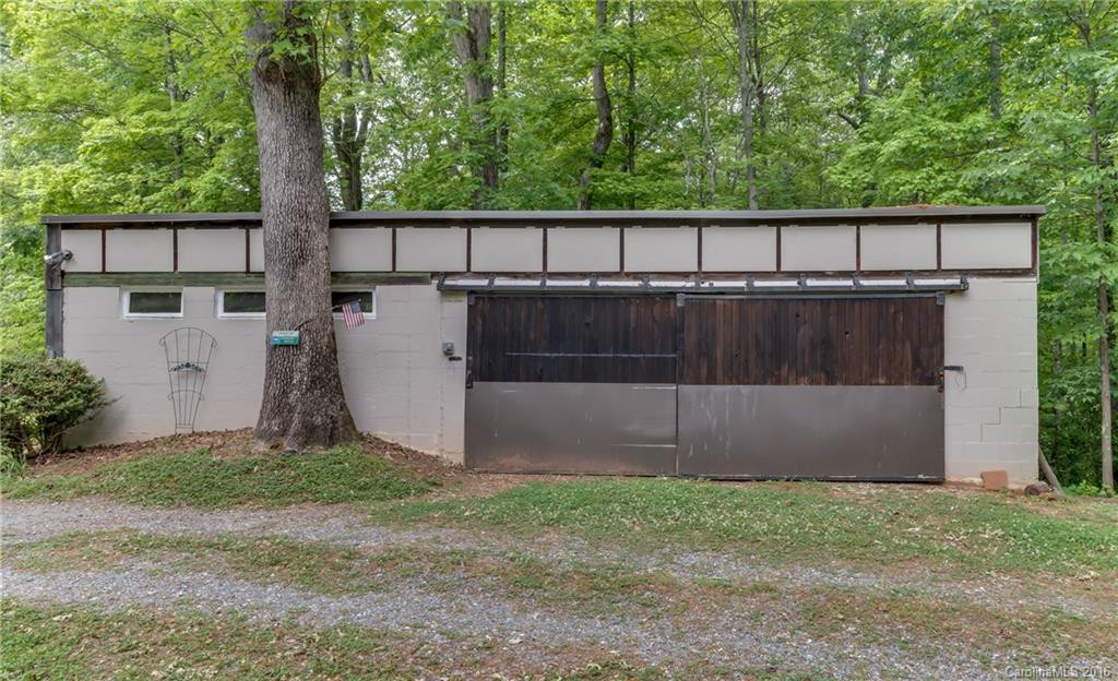 1065 Howard Gap Road - Photo 22