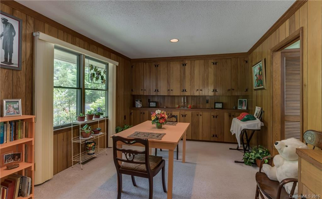1065 Howard Gap Road - Photo 5