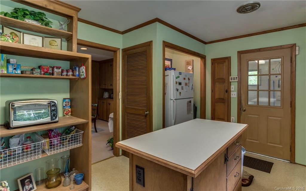 1065 Howard Gap Road - Photo 6