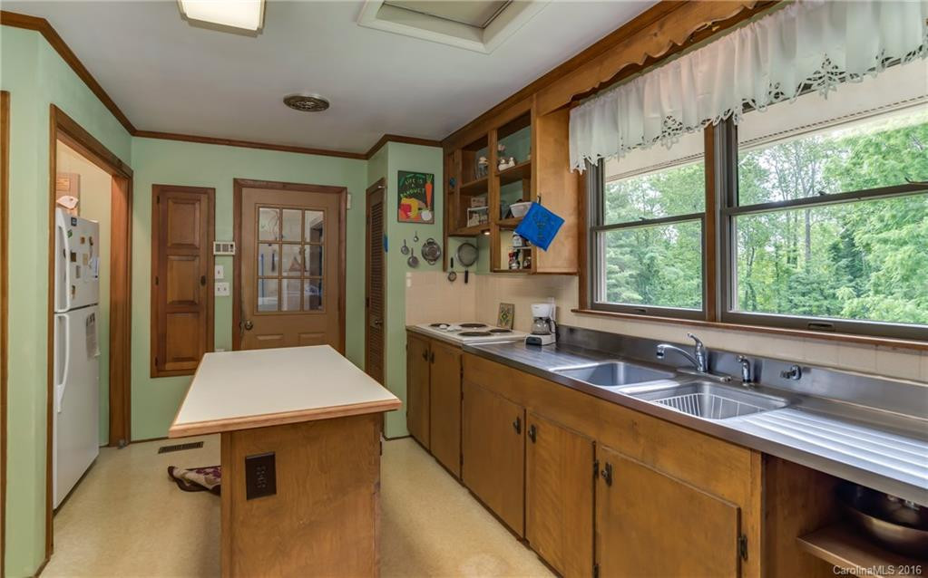 1065 Howard Gap Road - Photo 7