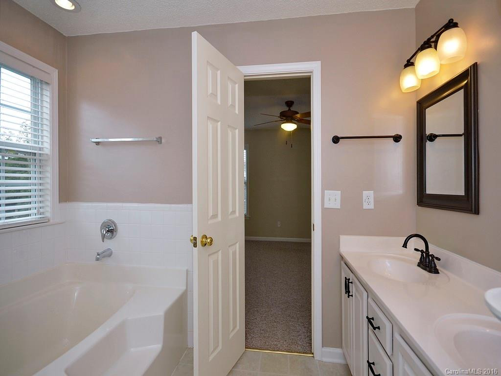 114 Sunberry Trail - Photo 8