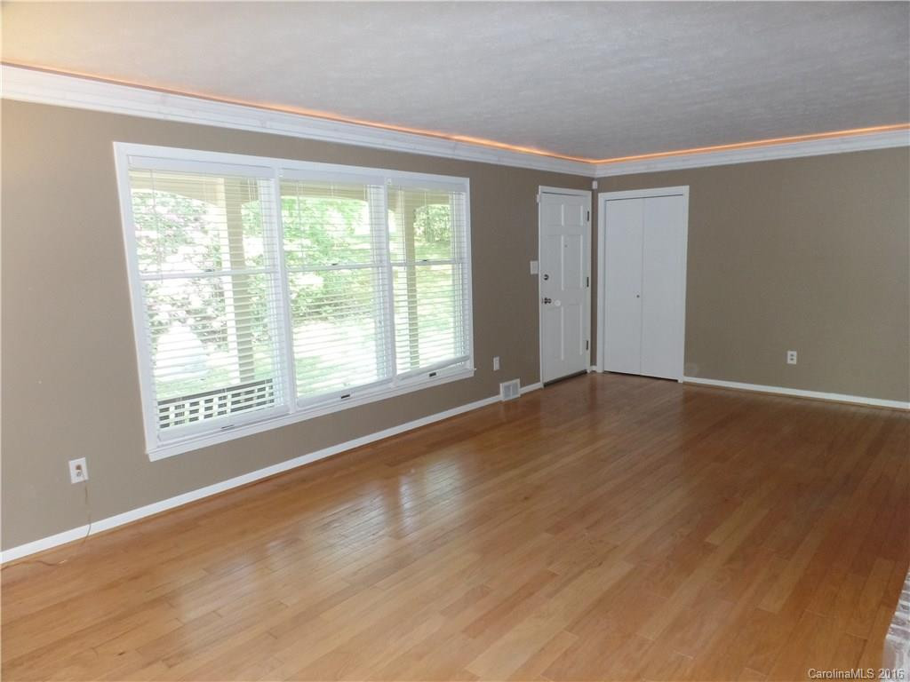 9 Squirrel Hill Drive - Photo 2