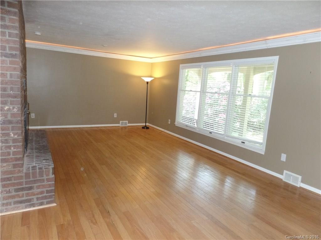 9 Squirrel Hill Drive - Photo 3