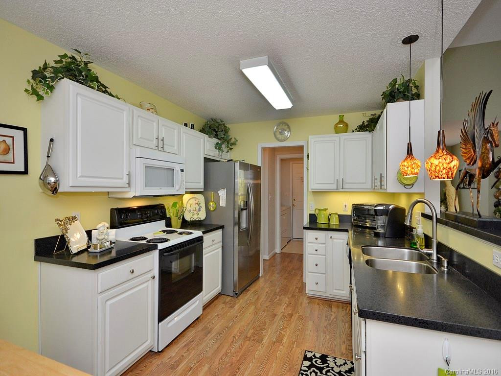 255 Stonehollow Road - Photo 5