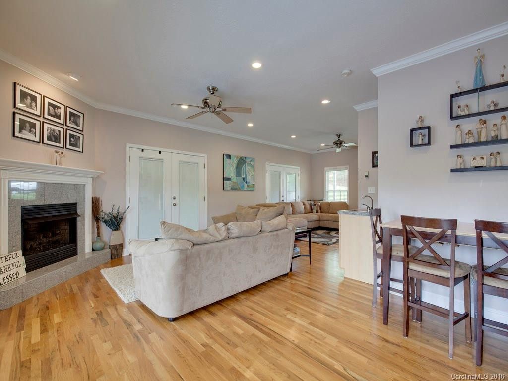 206 Christina Court - Photo 3