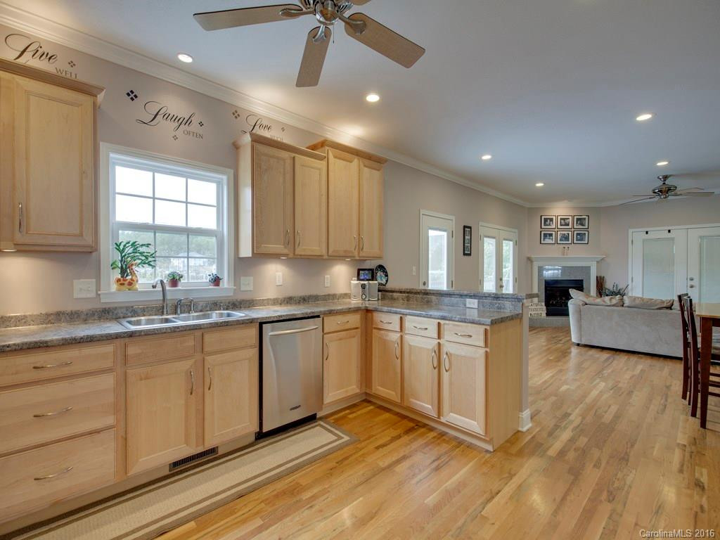 206 Christina Court - Photo 4