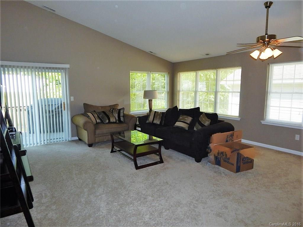 33 Tutor Lane - Photo 8