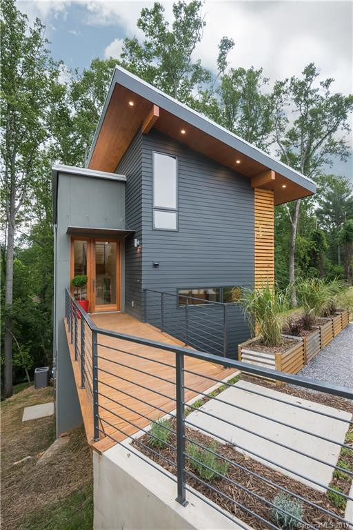 51 Shelburne Woods Drive