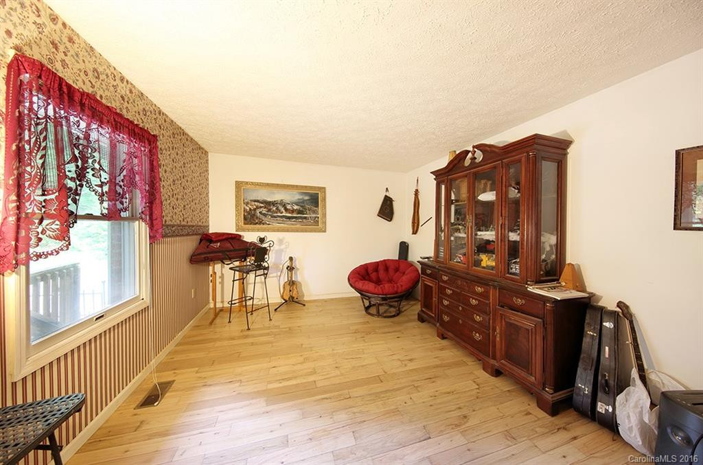 128 Spruce Drive - Photo 10