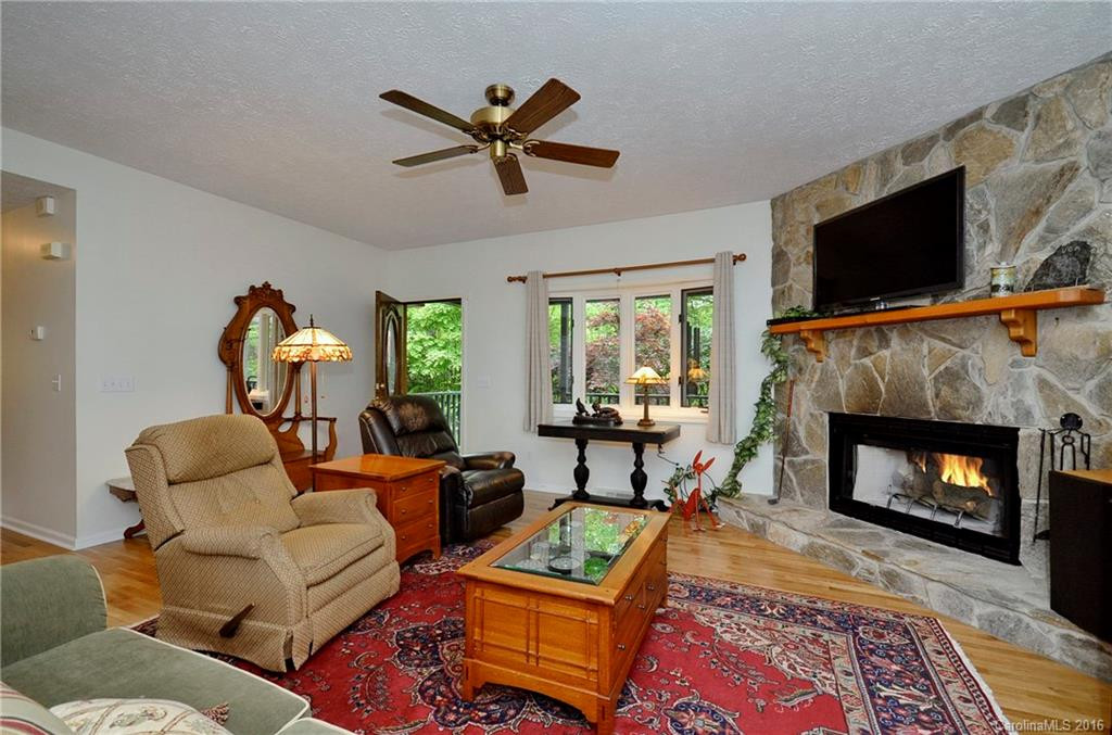 129 Sherman Way - Photo 3