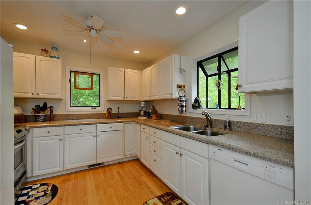 129 Sherman Way - Photo 4