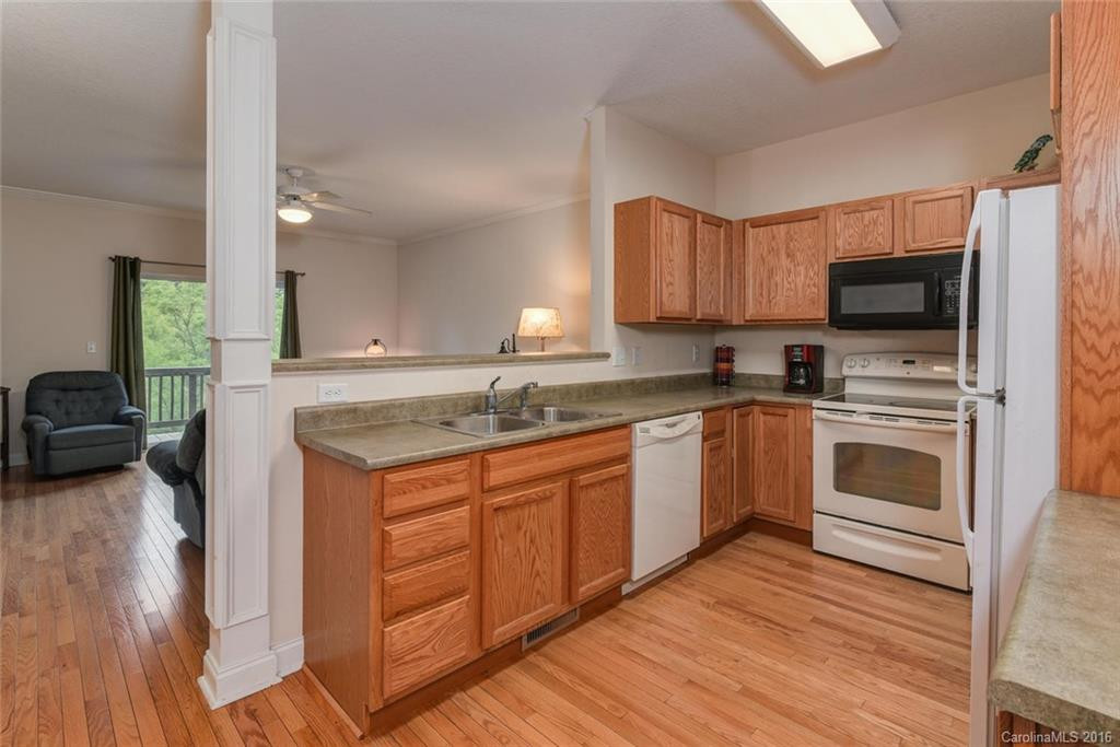94 Fox Den Drive #102 - Photo 4