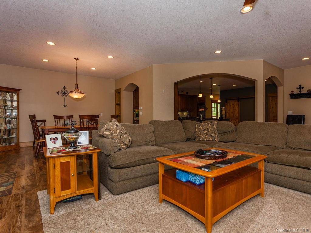 1460 Park Drive - Photo 2