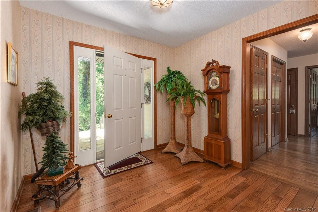 223 Greenleaf Drive - Photo 2