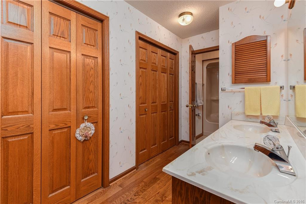 223 Greenleaf Drive - Photo 14