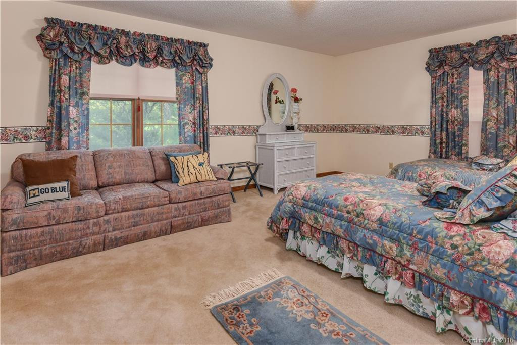 223 Greenleaf Drive - Photo 15