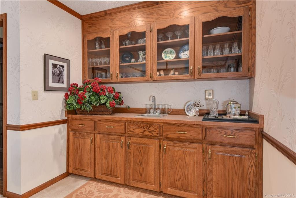 223 Greenleaf Drive - Photo 5