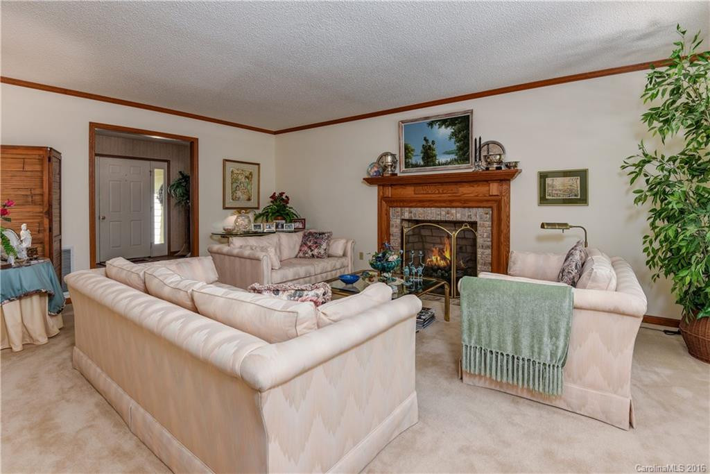 223 Greenleaf Drive - Photo 6