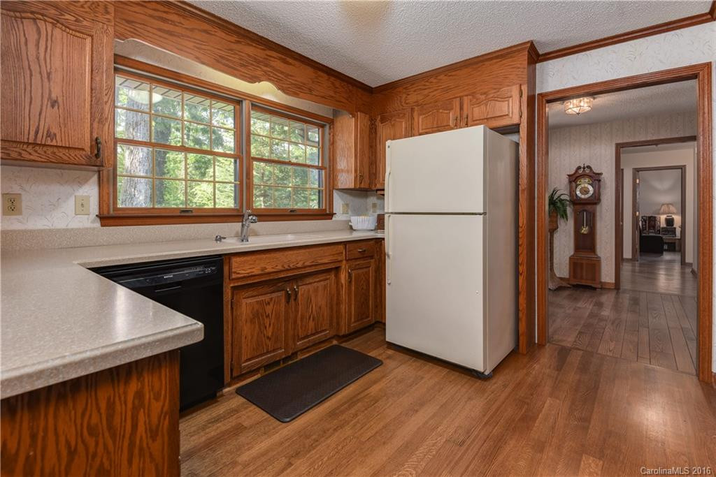 223 Greenleaf Drive - Photo 10