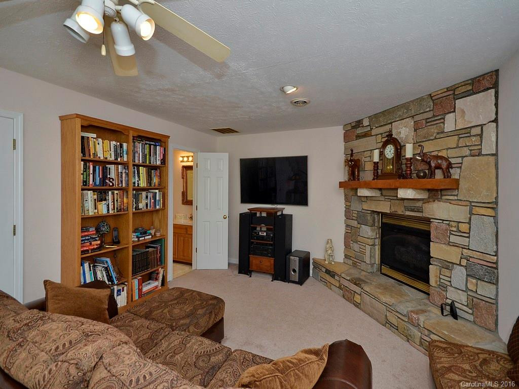 15 Meadow Brook Drive - Photo 4