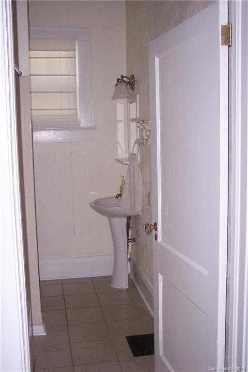1110 Main Street - Photo 11