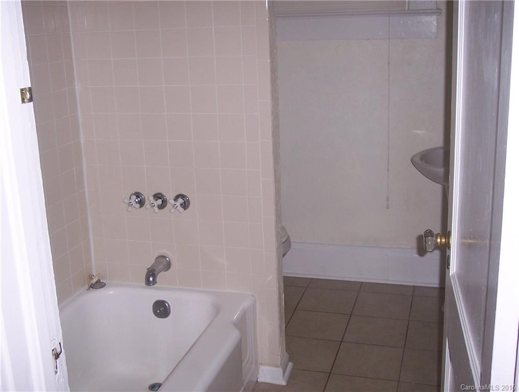 1110 Main Street - Photo 10