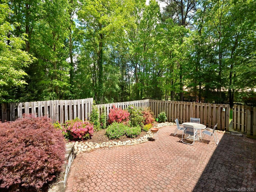 90 Whisperwood Drive - Photo 16
