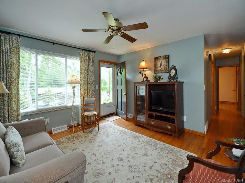 123 Sunset Hill Drive - Photo 3