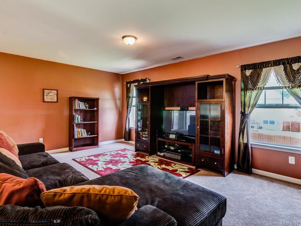 313 Roanoke Road - Photo 17