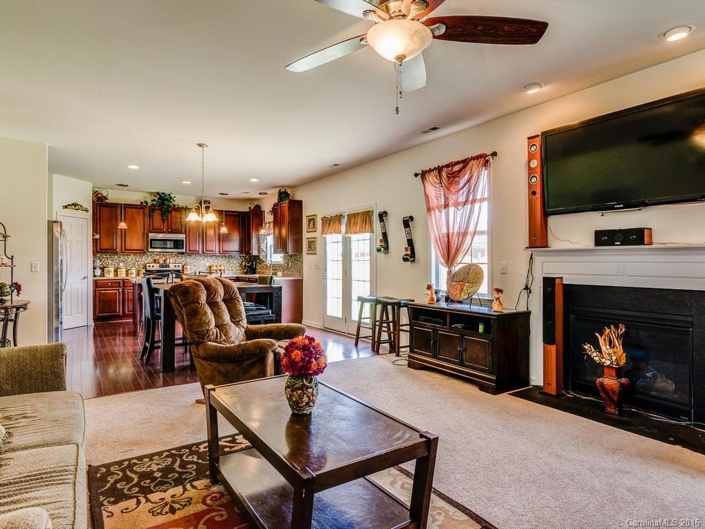 313 Roanoke Road - Photo 5