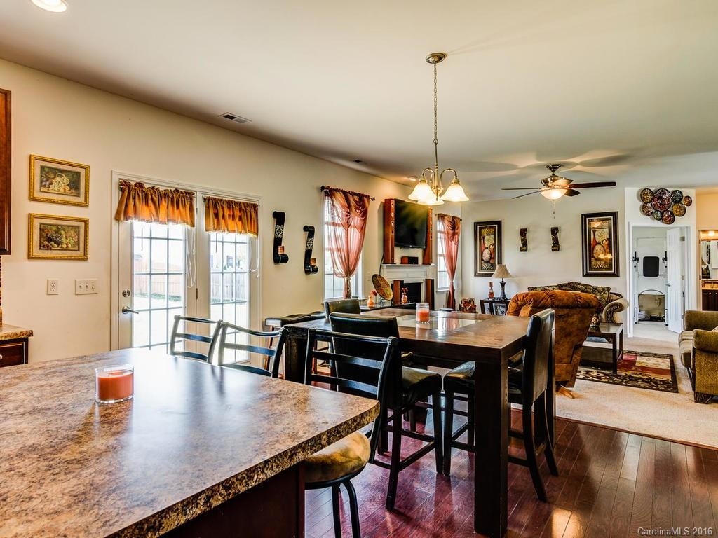 313 Roanoke Road - Photo 8