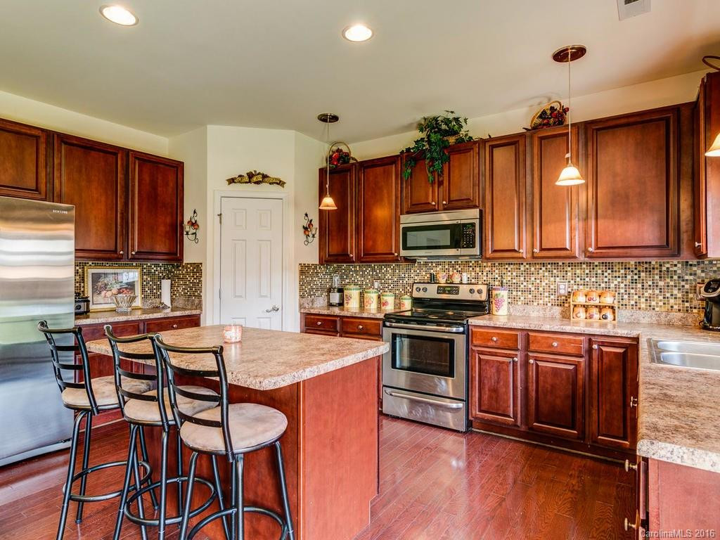 313 Roanoke Road - Photo 9