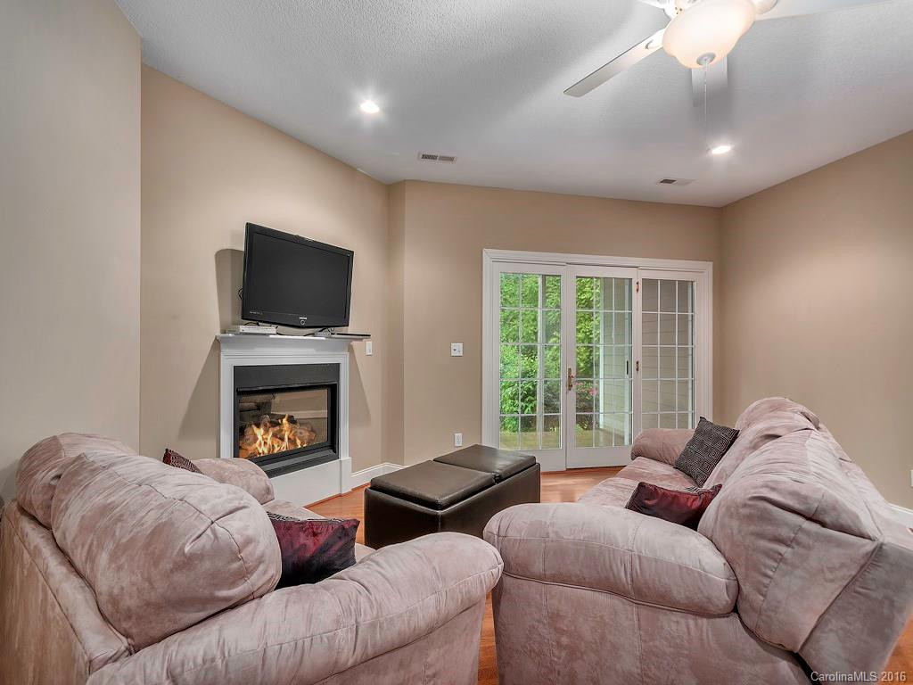 38 Green Meadow Court - Photo 12