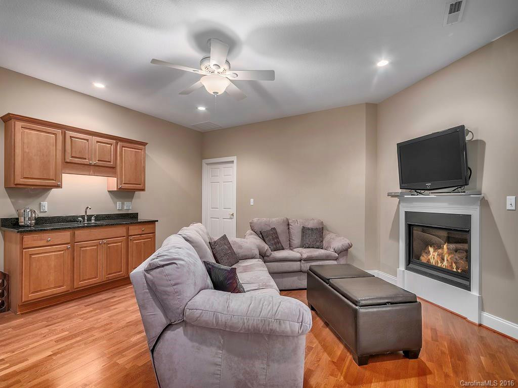 38 Green Meadow Court - Photo 13